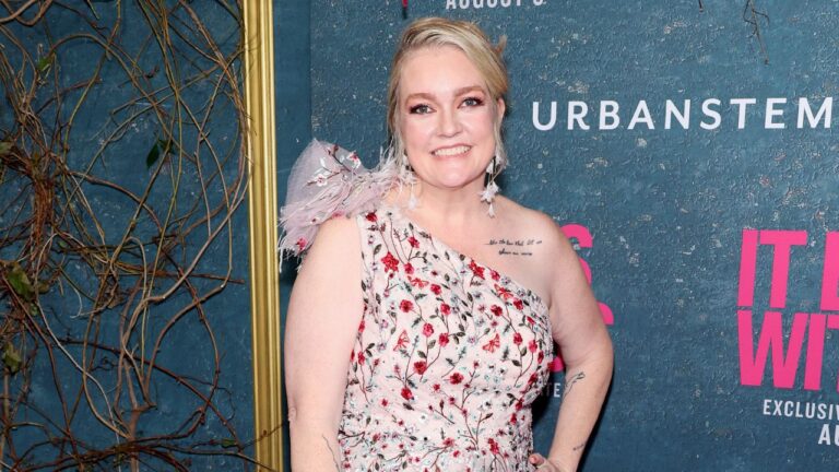 Colleen Hoover, autora de ‘É Assim que Acaba’, confirma diagnóstico de câncer e alerta fãs sobre prevenção