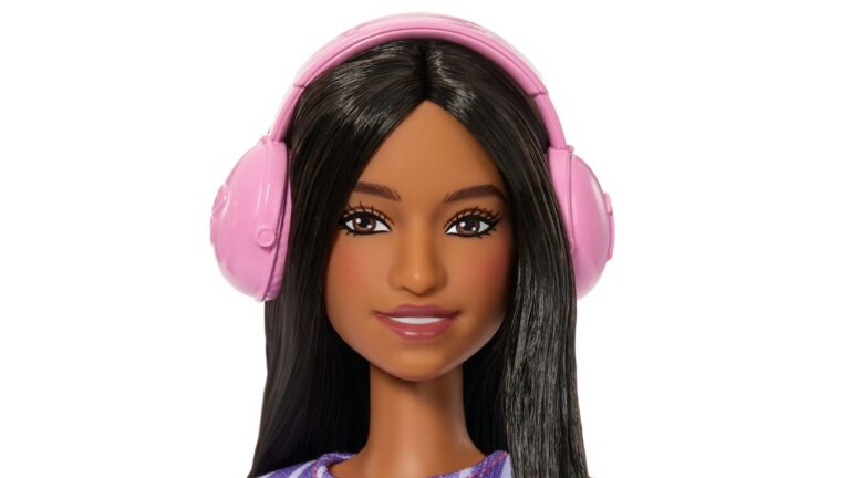 Barbie anuncia lançamento da primeira boneca com autismo; veja!