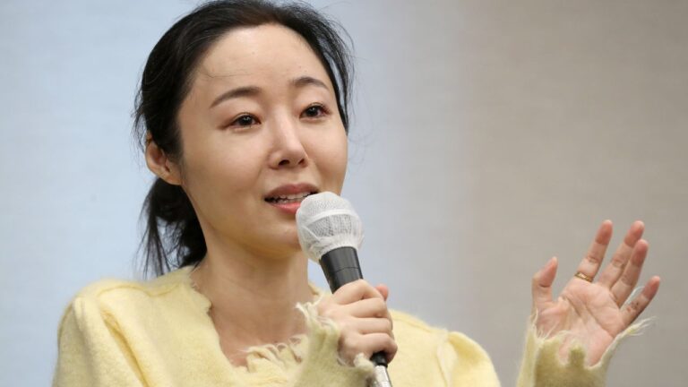 Min Hee Jin envia pedido de desculpas aos fãs internacionais de k-pop