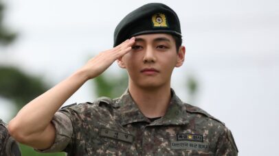 V, do BTS, em sua dispensa militar - Chung Sung-Jun/Getty Images