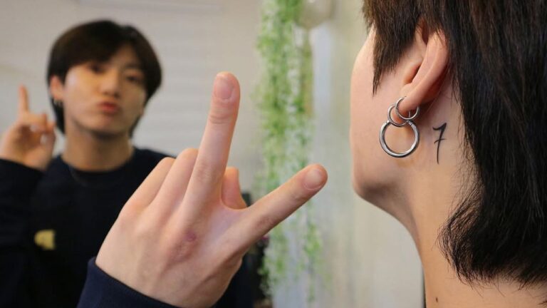 BTS: Significado por trás do local que cada integrante tatuou o número ‘7’