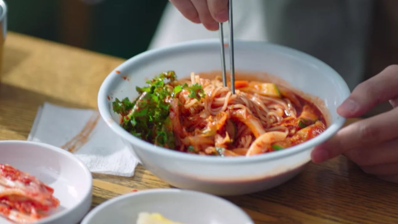 Kalguksu e Bibim Guksu em Apostando Alto