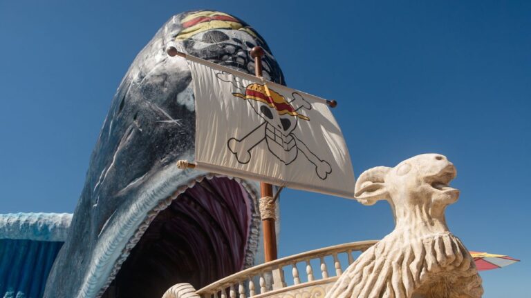 Netflix no RJ: Como visitar a baleia Laboon de ‘One Piece’ na Praia de Copacabana