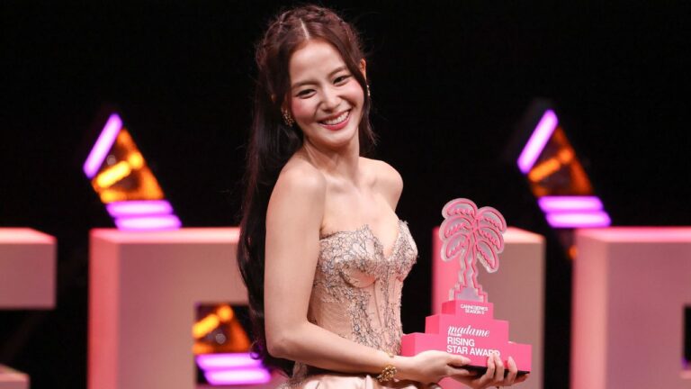 Qual prêmio Jisoo, do BLACKPINK, recebeu em Cannes?