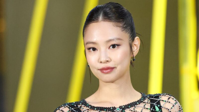 Jennie no Paris Fashion Week em 2026