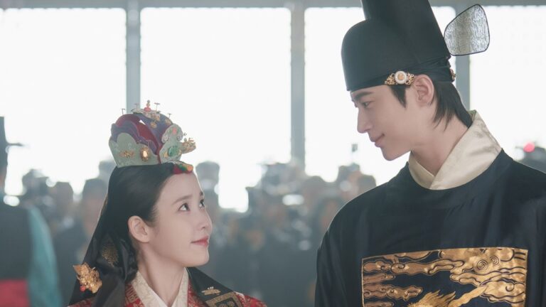 Polêmica em “A Coroa Perfeita”: IU e Byeon Woo Seok vêm a público pedir desculpas por erro histórico grave