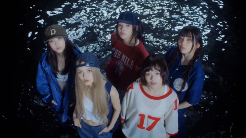 NewJeans no clipe de 'How Sweet'