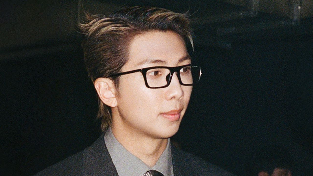 RM nos bastidores do clipe de '2.0'