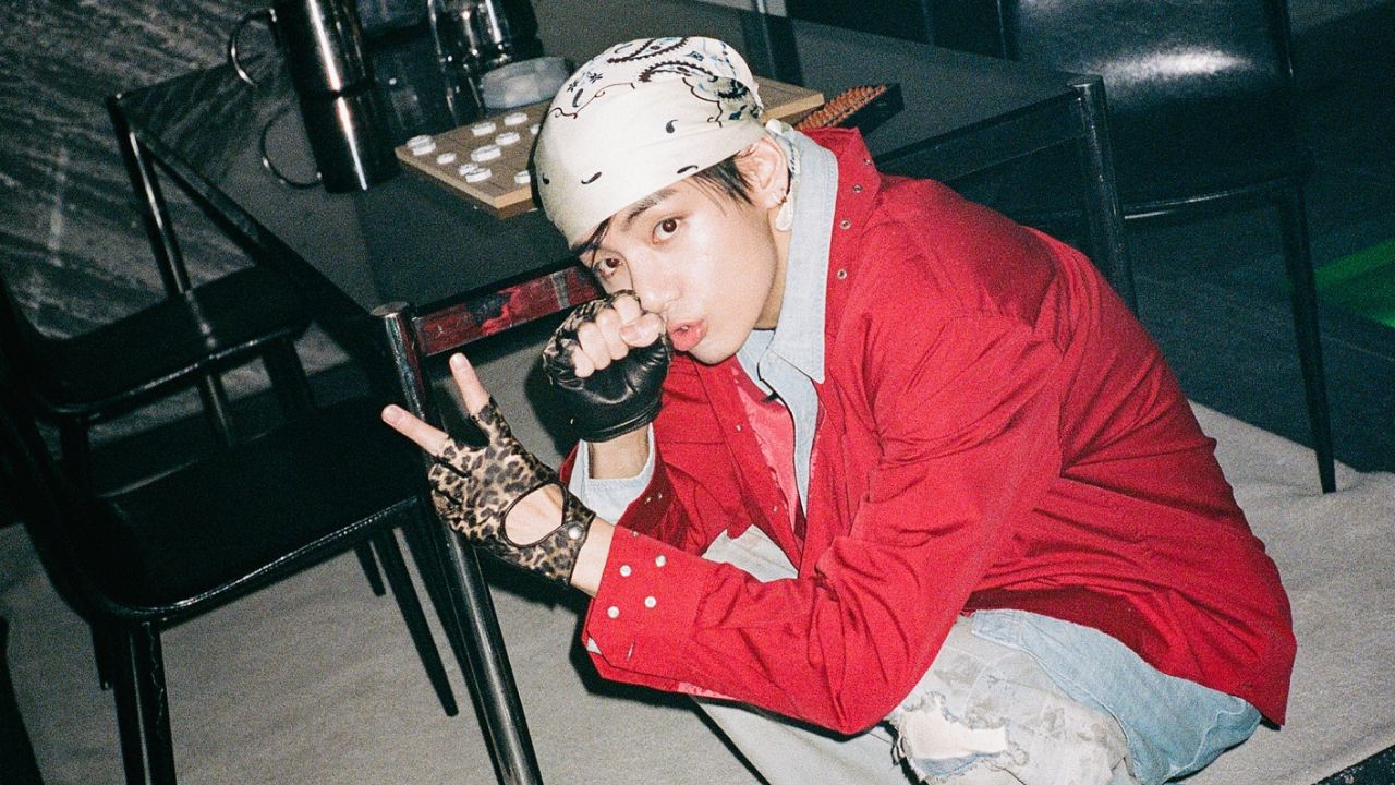 V, do BTS, para o clipe de '2.0'