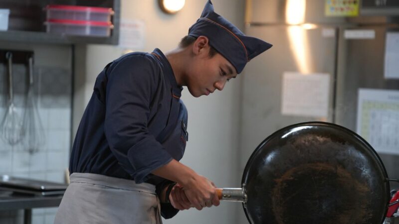 Cena do k-drama A Lenda do Soldado Cozinheiro