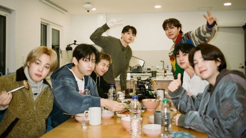 BTS durante o jantar do BTS FESTA 2026