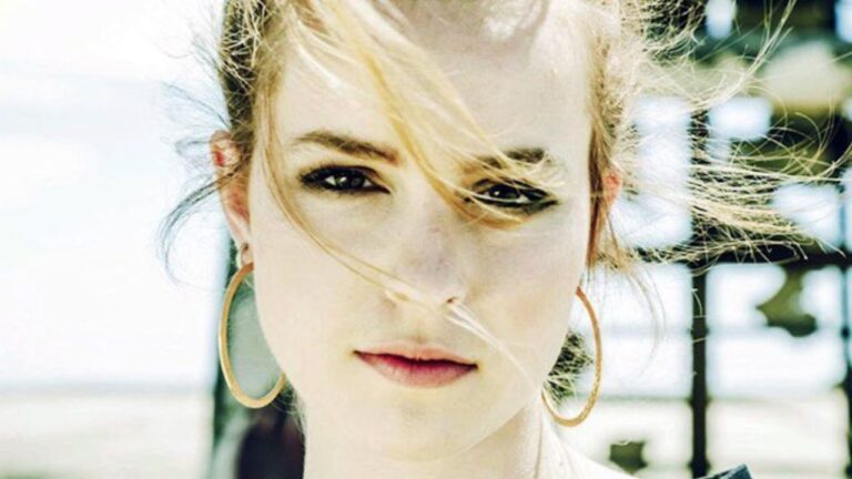Após 10 anos, Bridgit Mendler lança EP surpresa hoje (10)