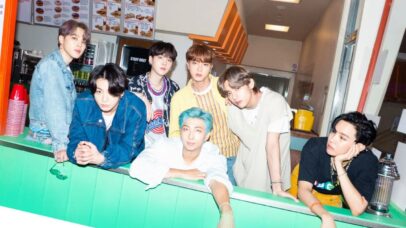 Imagem promocional do BTS para a música Dynamite