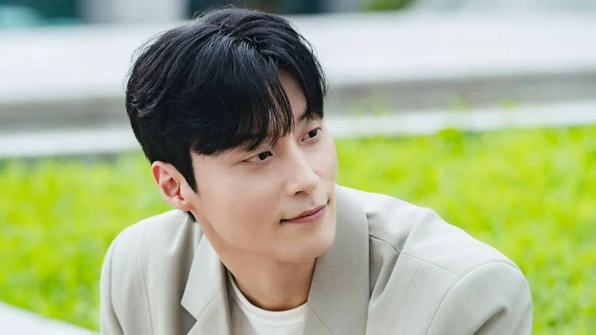 Heo Nam Jun no dorama "Quando o Telefone Toca" onde interpreta o enigmático psiquiatra Jin Woo Jin
