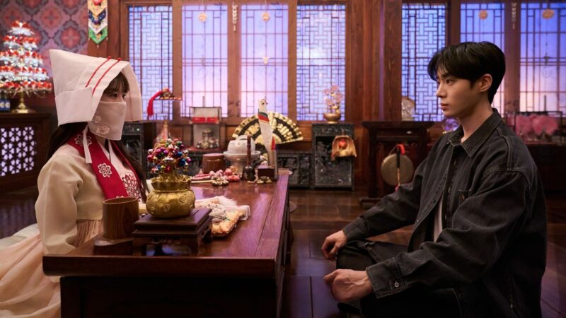 Cena do dorama "A grande xamã Ga Doo Shim" (2021)