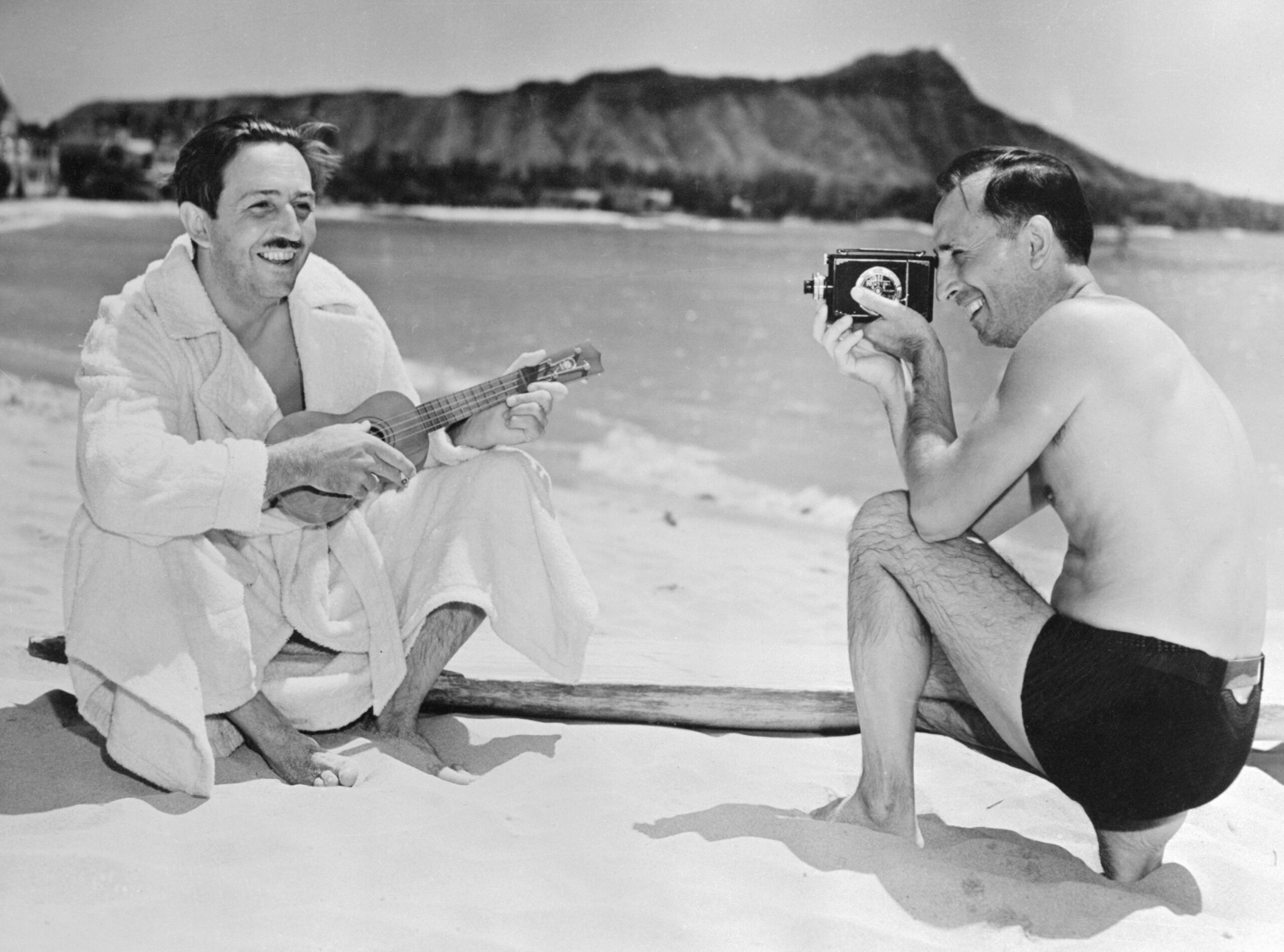 Walt Disney e seu irmão, Roy O. Disney - Getty Images