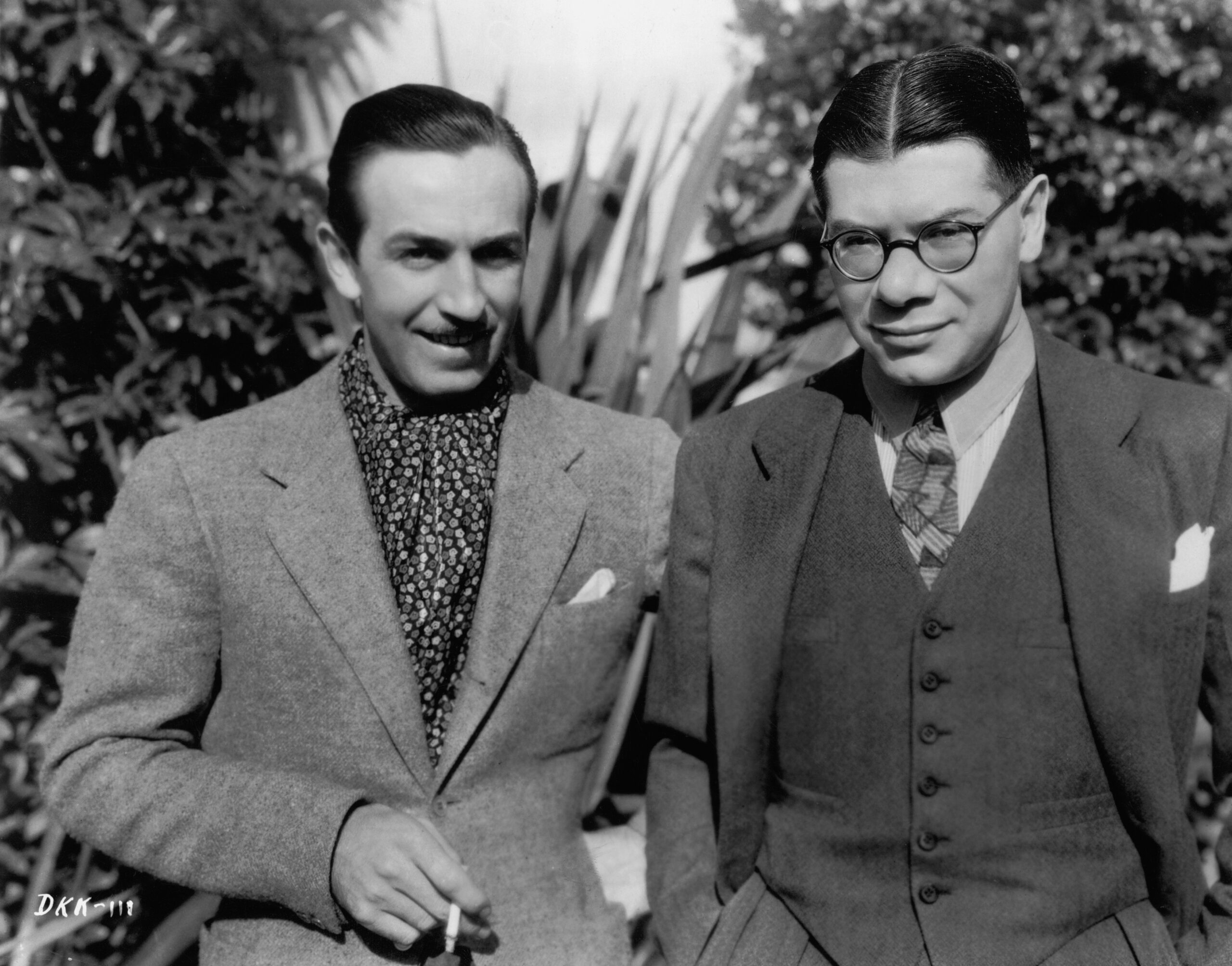 Walt Disney e o executivo de merchandising da Disney de ascendência judaica, Kay Kamen - Pictorial Parade/Getty Images