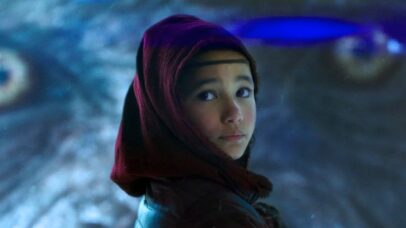 Kaylee Hottle em cena de "Godzilla x Kong"