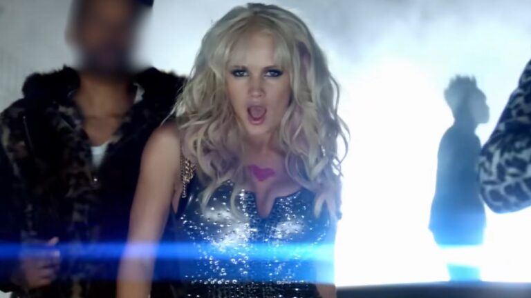 Morre Lauren Bennett, diva da década de 2010 e voz do hit ‘Party Rock Anthem’