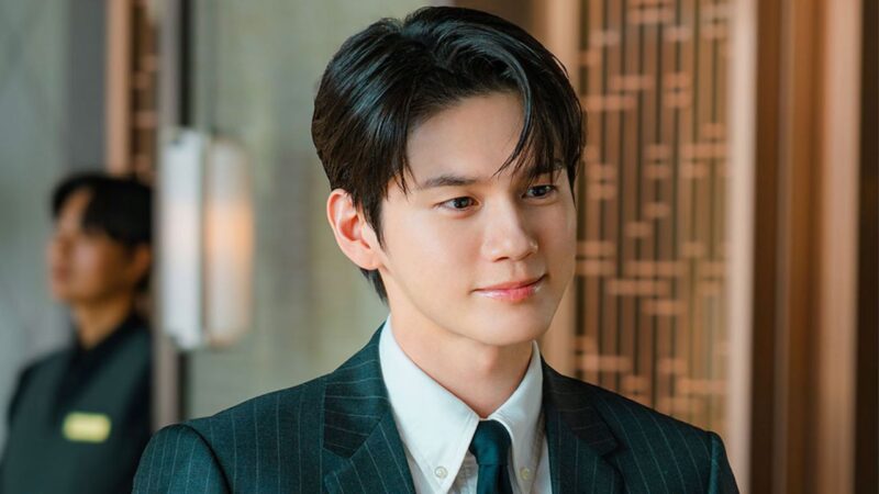 Ong Seong Wu em cena do dorama "Assustadoramente Apaixonados"