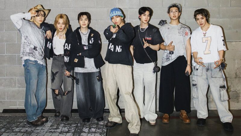 Integrantes do BTS nos bastidores do show de Las Vegas para a turnê "ARIGANG"