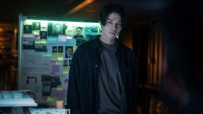 Cena da 2ª temporada de 'Uma Loja Para Assassinos'