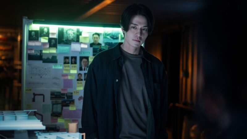 Cena da 2ª temporada de 'Uma Loja Para Assassinos'