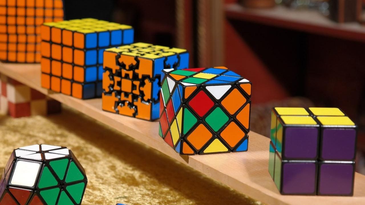Quem inventou o cubo mágico?