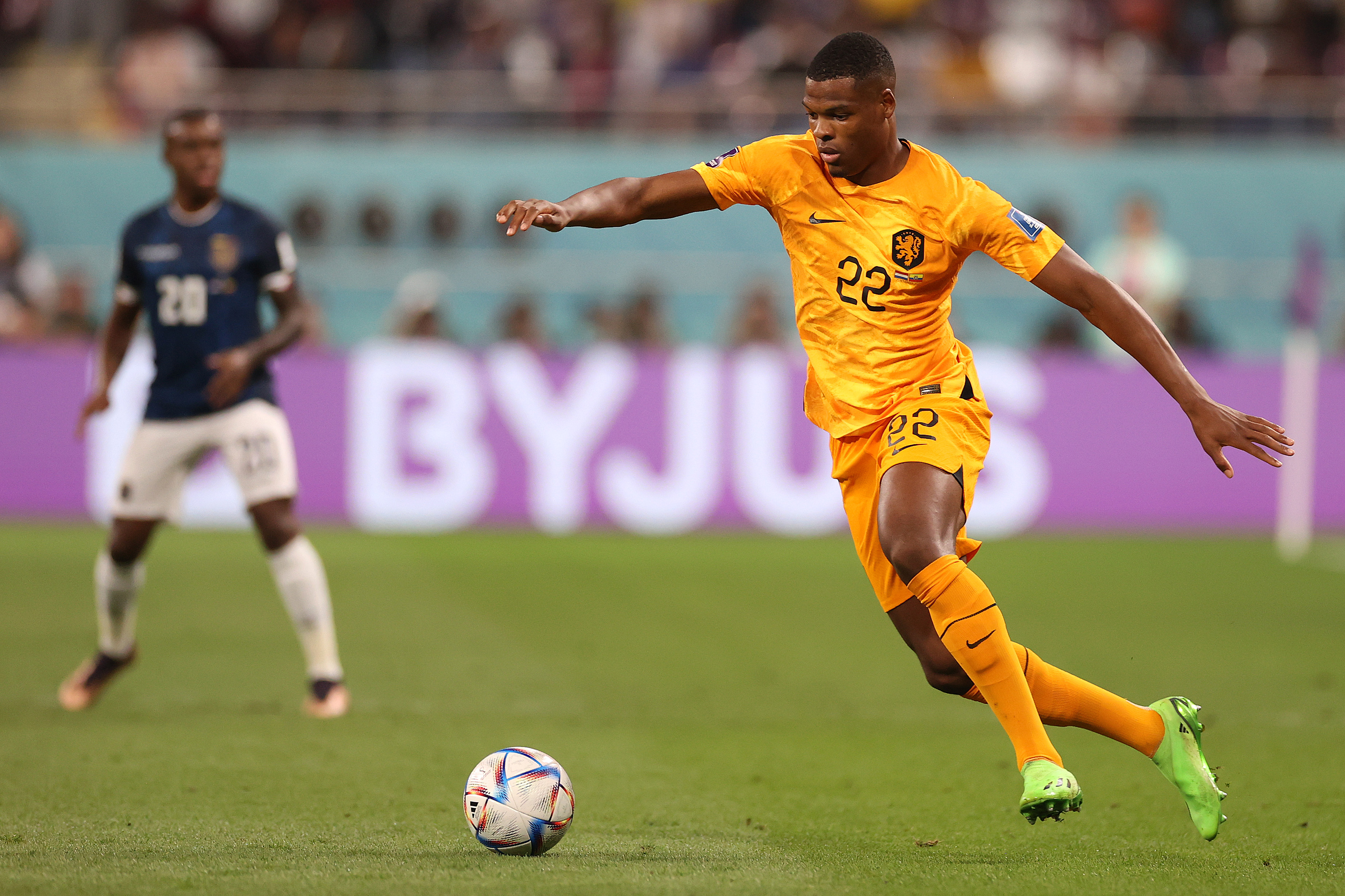 Denzel Dumfries da Holanda durante a Copa do Mundo da FIFA Qatar 2022