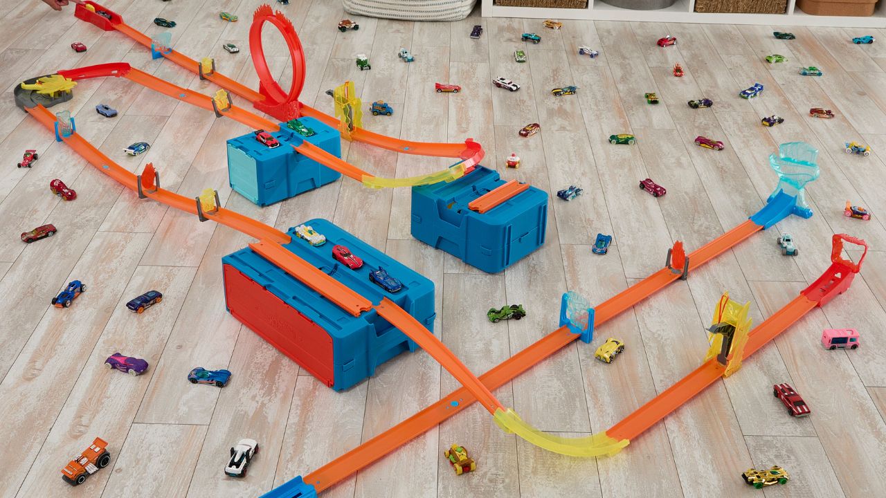 Hot Wheels ganha pistas e playsets conectadas para turbinar as férias