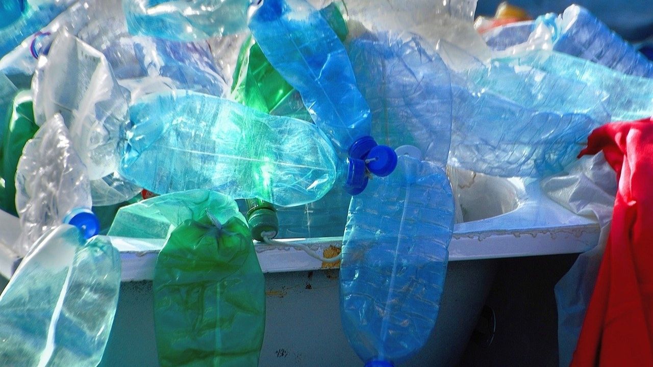 Como funciona uma fábrica de reciclagem de PET?