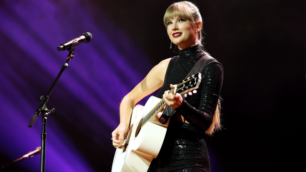 Taylor Swift retorna com 10º álbum de estúdio ‘Midnights’