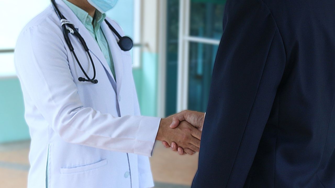 Por que os médicos usam branco?