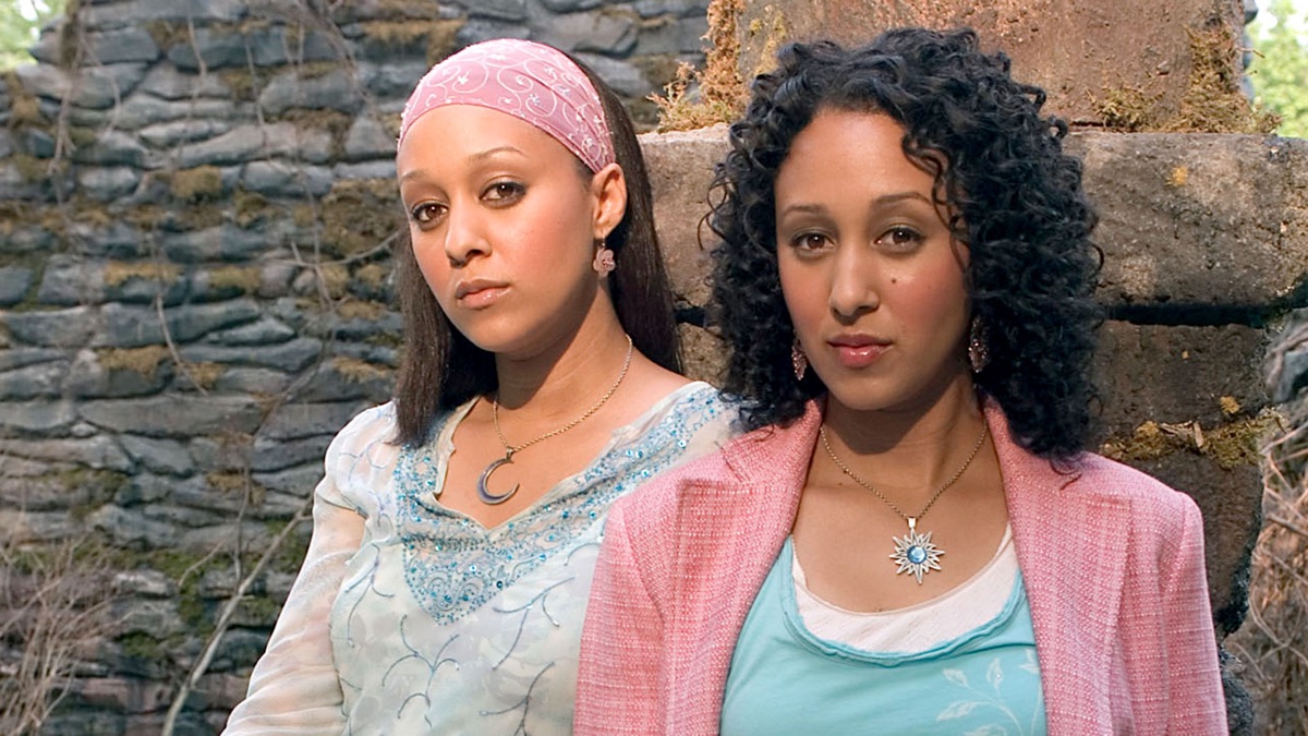 Imagem promocional de 'Twitches - As Bruxinhas Gêmeas'