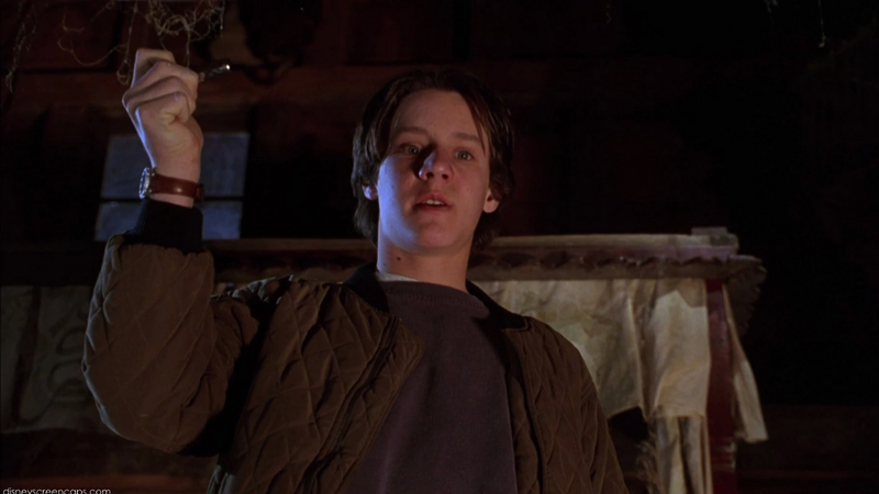 Omri Katz como Max Dennison em 'Abracadabra'