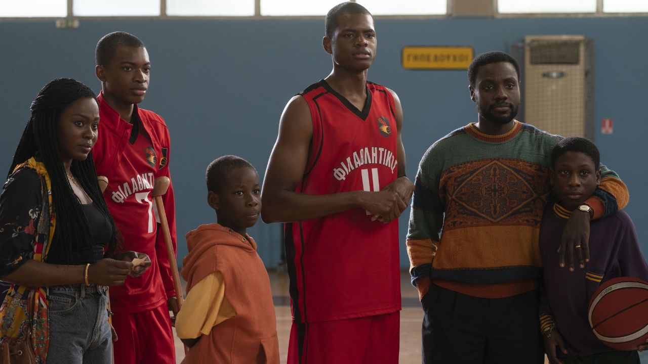 Conheça a história dos irmãos Antetokounmpo, retratada no novo filme do Disney+ ‘Rise’