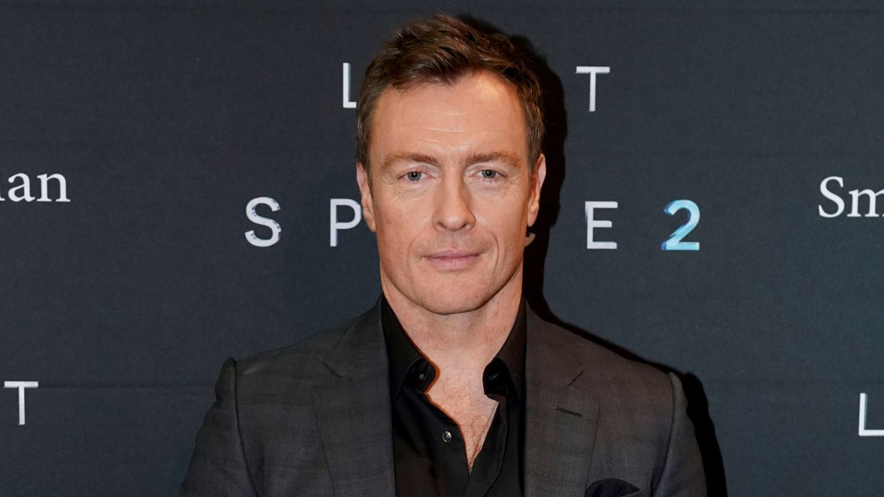 Toby Stephens