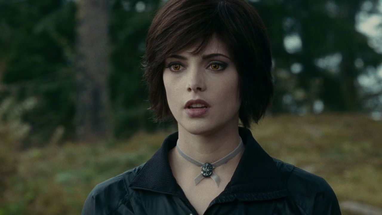 Ashley Greene como Alice na saga Crepúsculo 