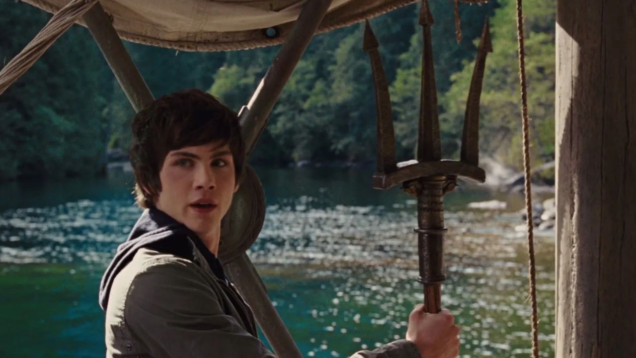 Qual era a idade de Logan Lerman nos filmes de Percy Jackson?