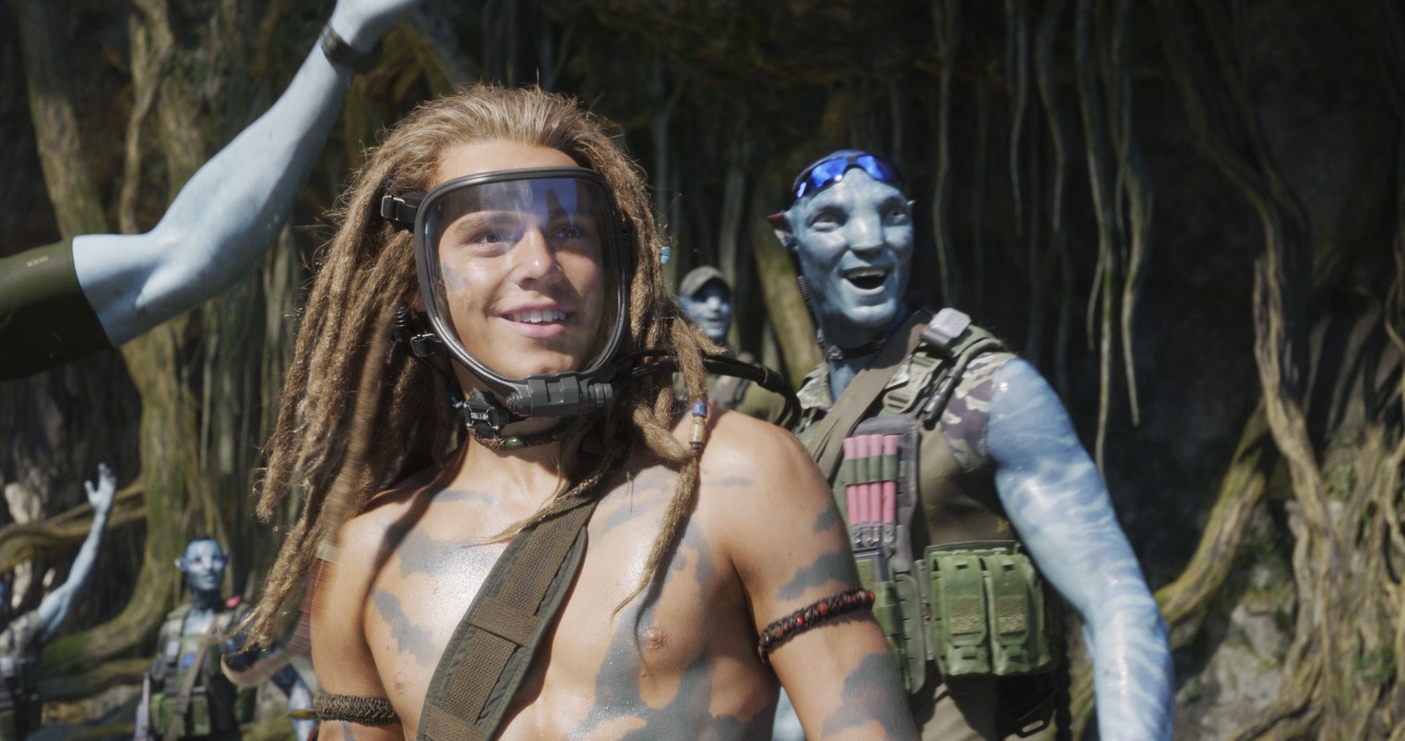Spider (Jack Champion), filho de Jake e Neytiri, em nova imagem oficial de ‘Avatar: O Caminho da Água’