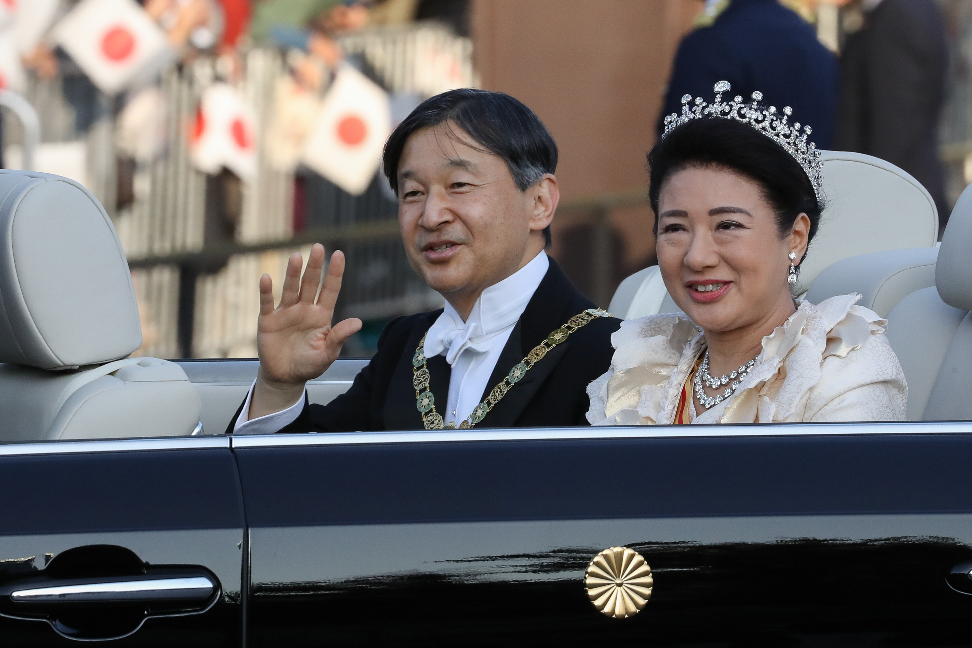 imperador Naruhito e esposa
