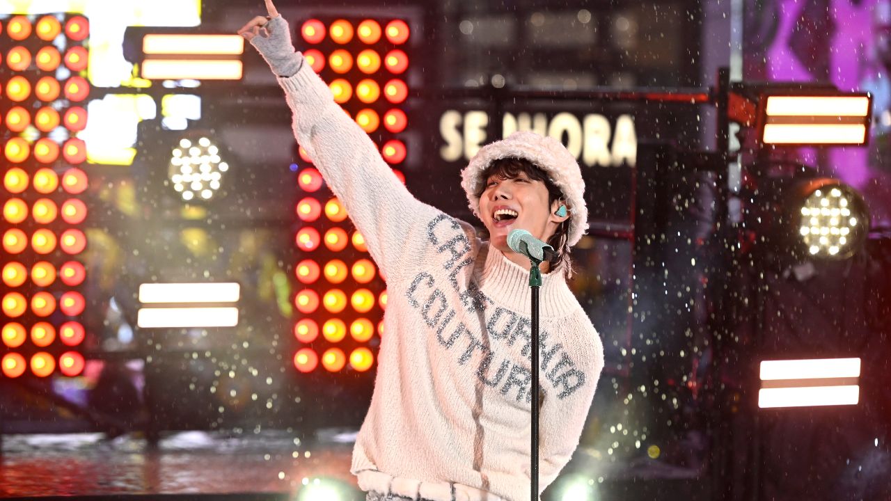 J-Hope, do BTS, anuncia alistamento militar e lançamento de novo single