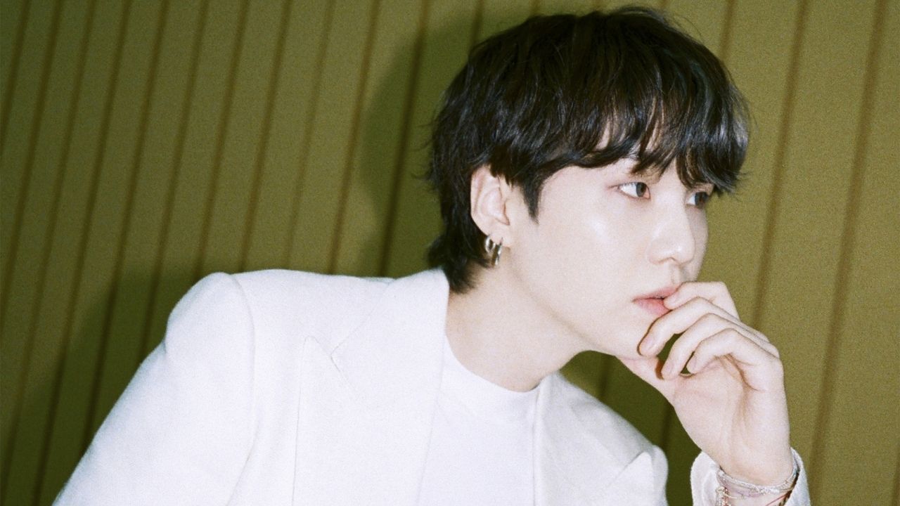 Entre nos bastidores da carreira solo de SUGA no doc Road to D-Day; assista o trailer!