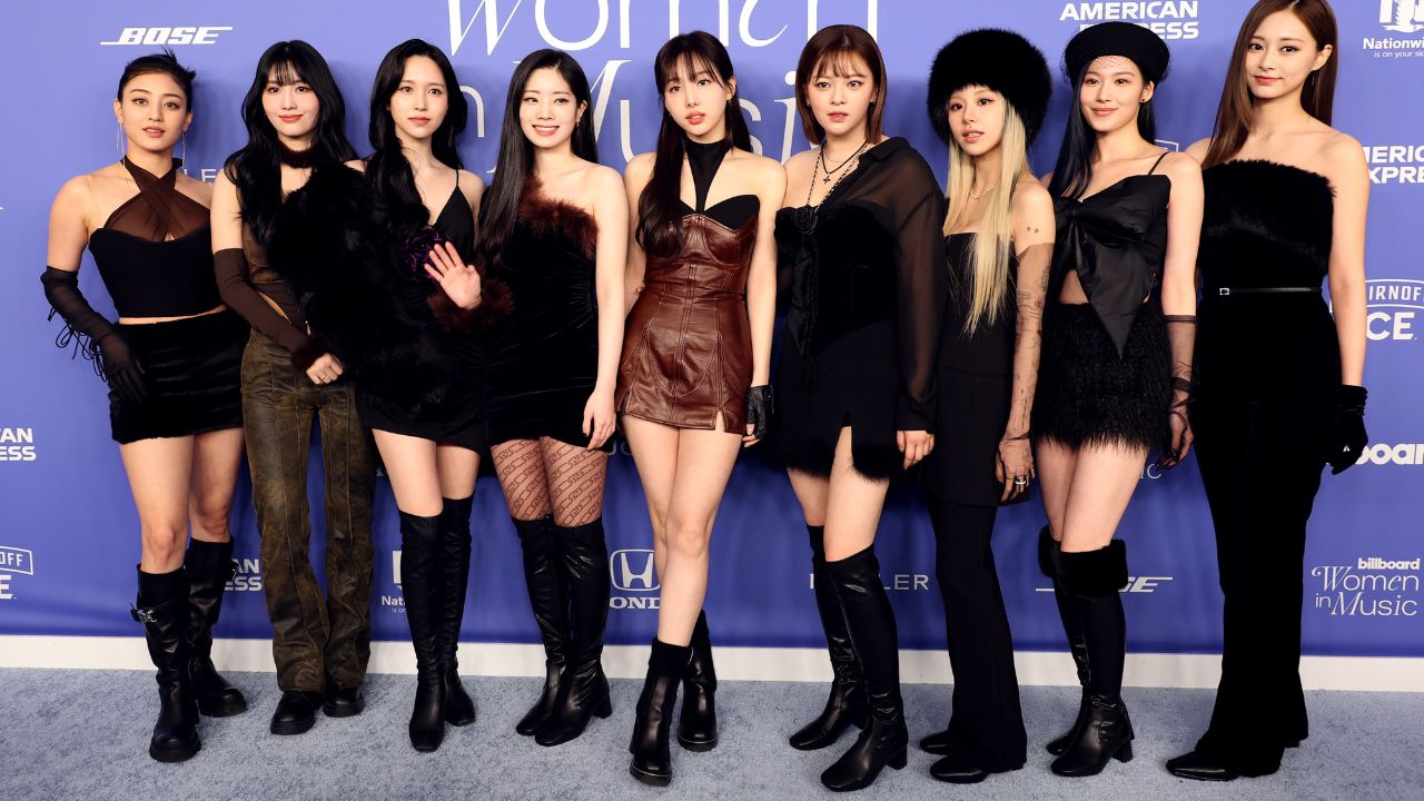 TWICE faz história ao receber prêmio no Billboard Women In Music 2023
