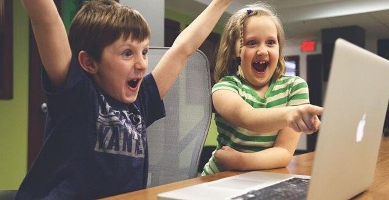 5 jogos para você se divertir com sua família durante a quarentena