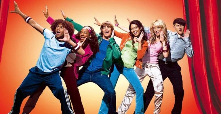 Atores de High School Musical se unem novamente para participação em especial