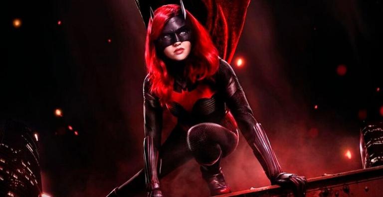 Ator que interpretará Batman na série Batwoman finalmente é revelado