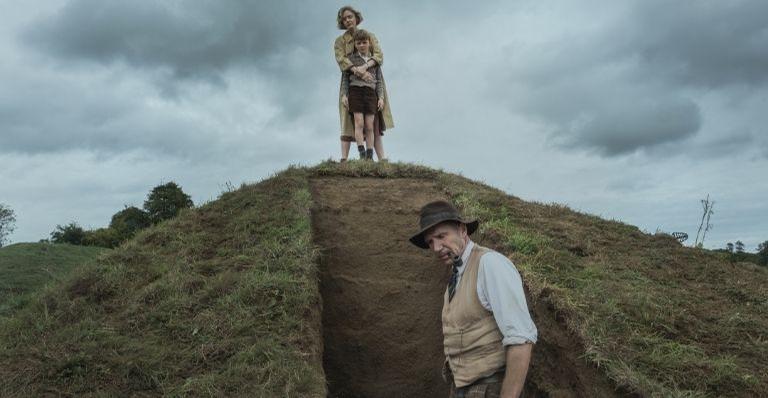 Um navio no quintal de casa: Conheça a história real por trás do filme A Escavação, da Netflix