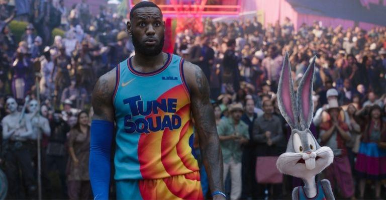Astro do basquete LeBron James comenta sobre sua experiência no filme Space Jam: Um Novo Legado