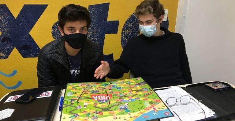 Colégio de São Paulo utiliza o Jogo da Vida para falar de sentimentos com alunos do Ensino Médio